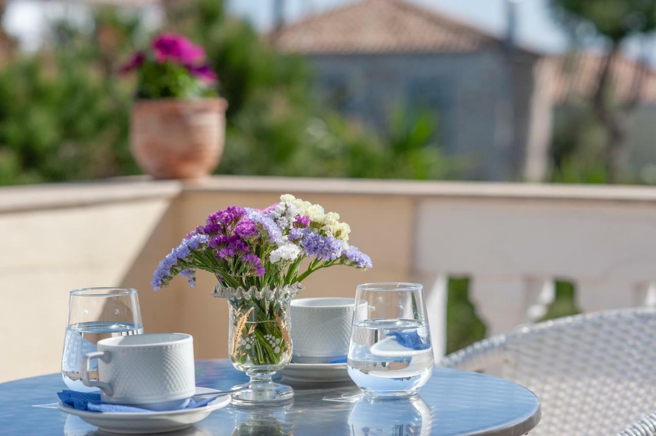 Mimoza Hotel Spetses Town Bagian luar foto
